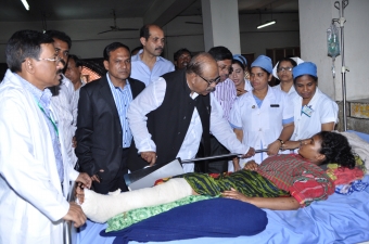 BGMEA Leaders visiting injured workers admitted to Pongu Hospital with Ministers